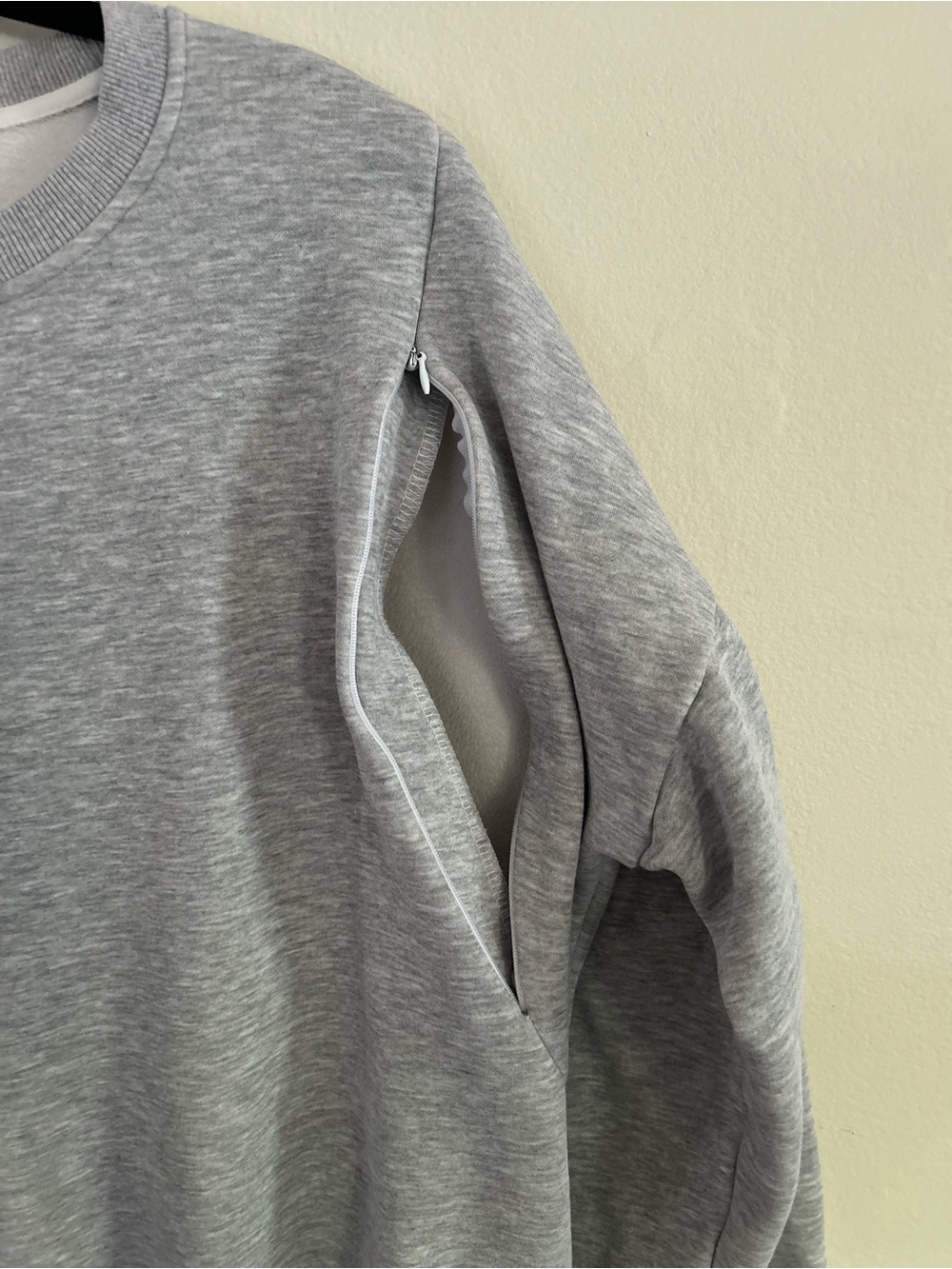 Lot of 2 Smallshow nursing/breastfeeding sweatshirts - Picture 2 of 10